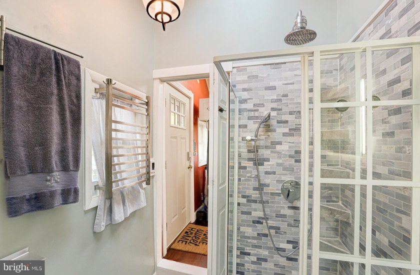 Enjoy waterfront living in this beautifully renovated cottage - photo 17