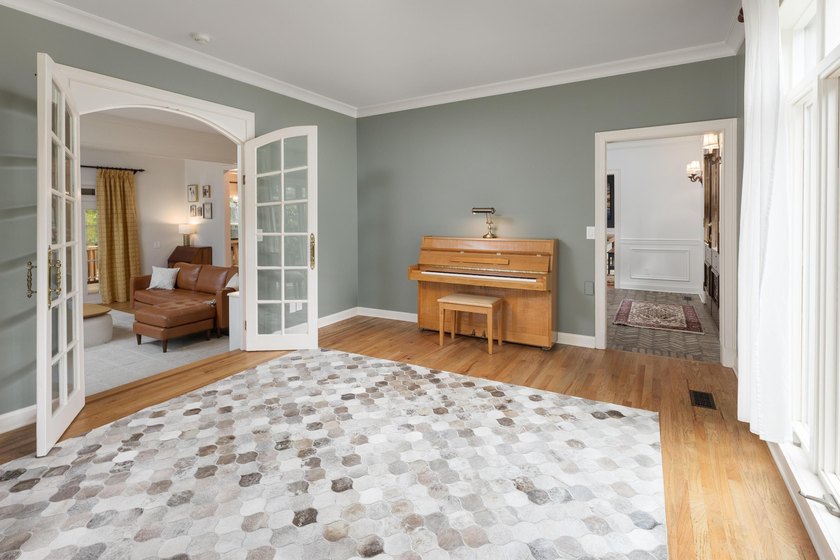 Welcome to 4020 Hamill Road, a beautifully updated brick - photo 22