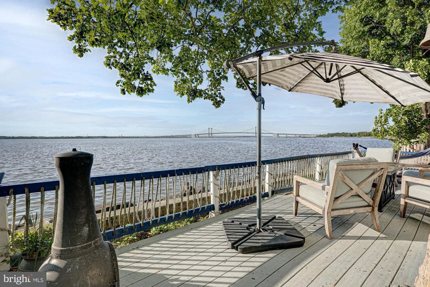Enjoy waterfront living in this beautifully renovated cottage - photo 22