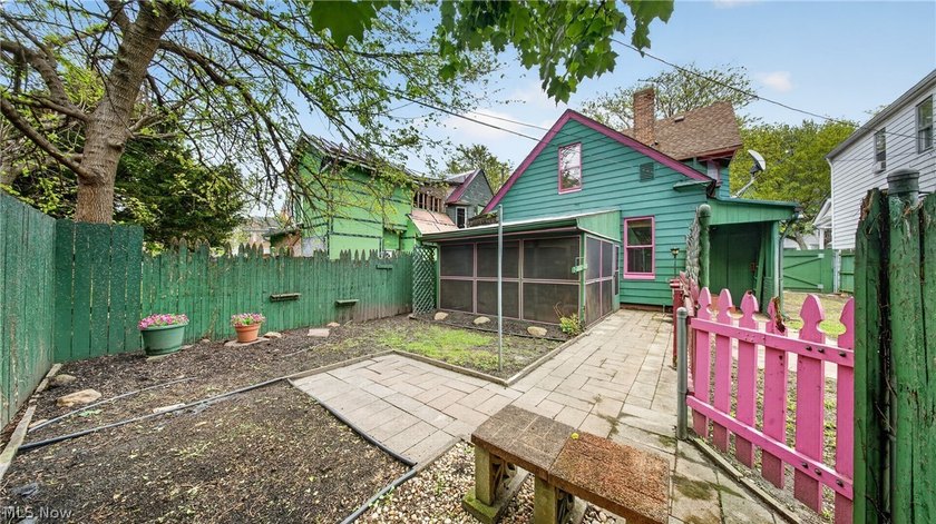 Not your typical cookie-cutter home. This 3-bedroom property is - photo 27
