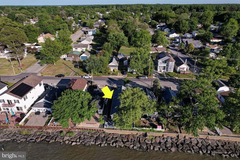 Enjoy waterfront living in this beautifully renovated cottage - photo 29
