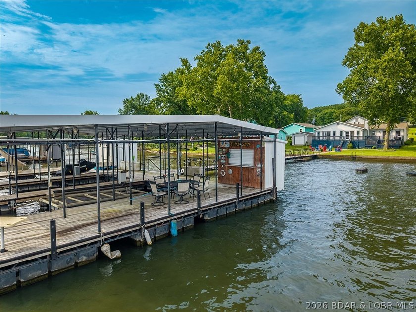 Hard-to-find one-level lakefront living at the 49-mile marker! - photo 2