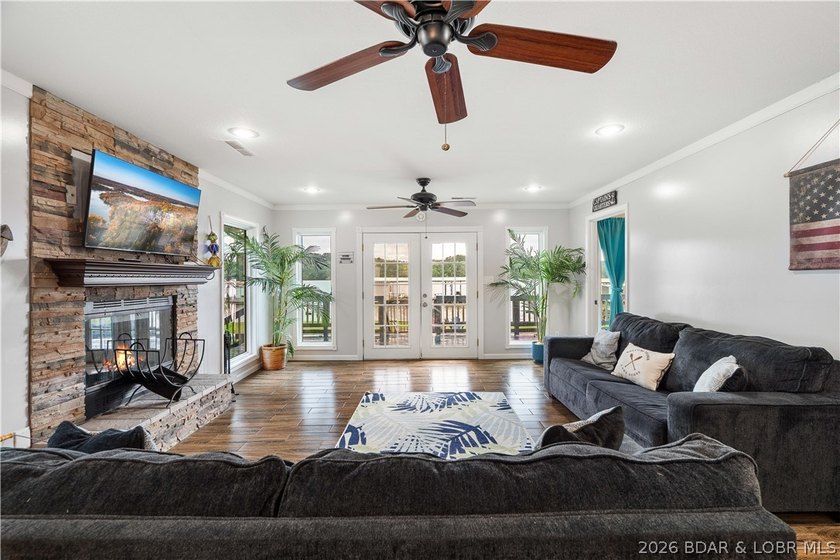 Hard-to-find one-level lakefront living at the 49-mile marker! - photo 3