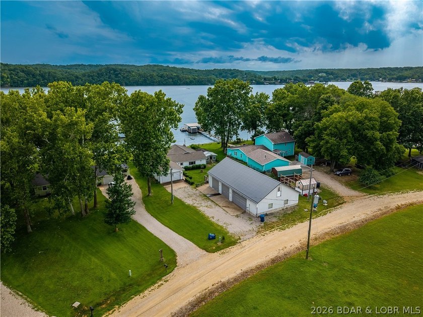 Hard-to-find one-level lakefront living at the 49-mile marker! - photo 5