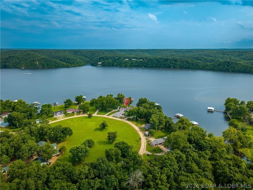 Hard-to-find one-level lakefront living at the 49-mile marker! - photo 6