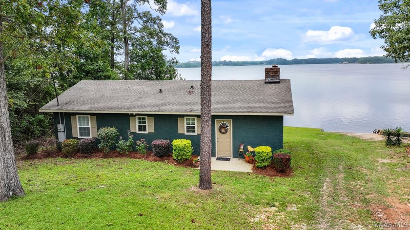 Move-in ready lakefront cabin with breathtaking views - photo 6