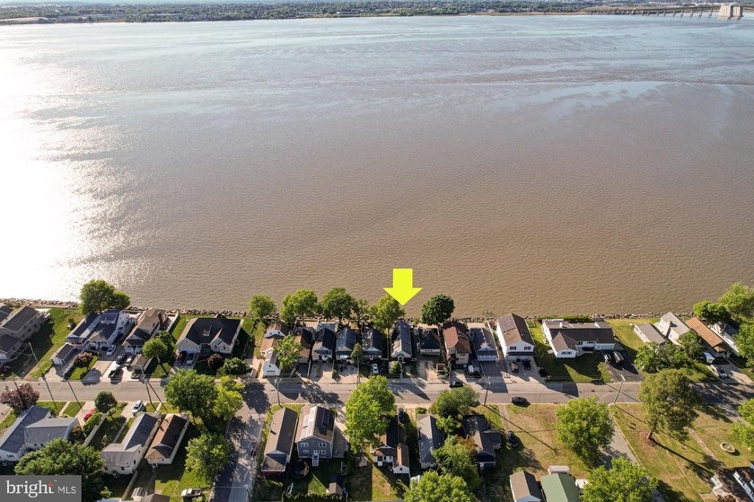Enjoy waterfront living in this beautifully renovated cottage - photo 36