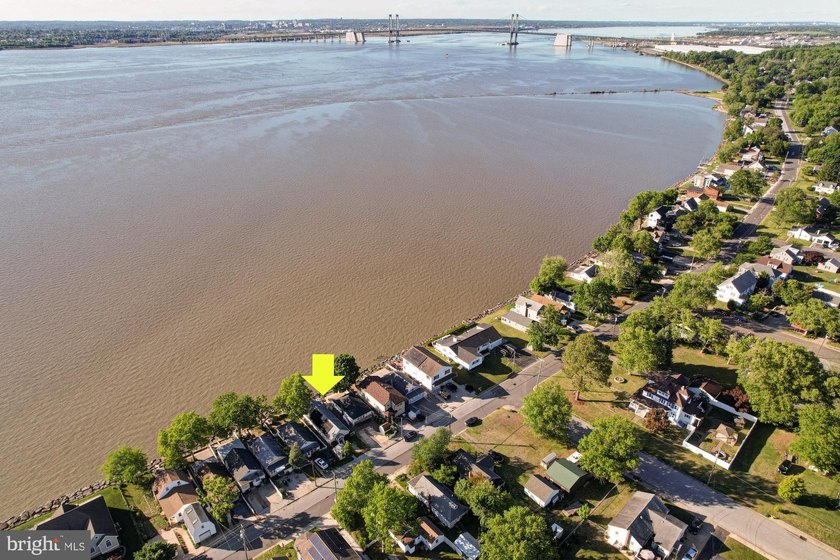 Enjoy waterfront living in this beautifully renovated cottage - photo 37