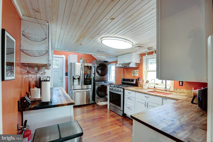 Enjoy waterfront living in this beautifully renovated cottage - photo 44