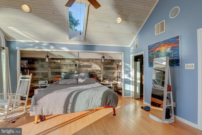 Enjoy waterfront living in this beautifully renovated cottage - photo 48