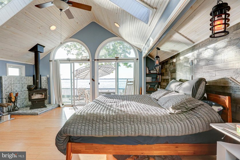 Enjoy waterfront living in this beautifully renovated cottage - photo 49