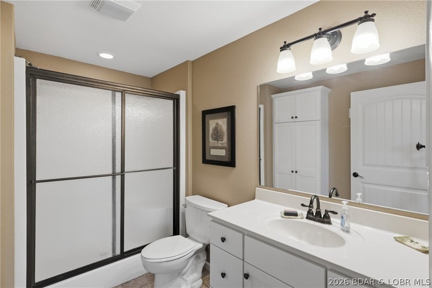 Don't miss this beautiful 1,800 sq. ft. furnished lakefront - photo 7