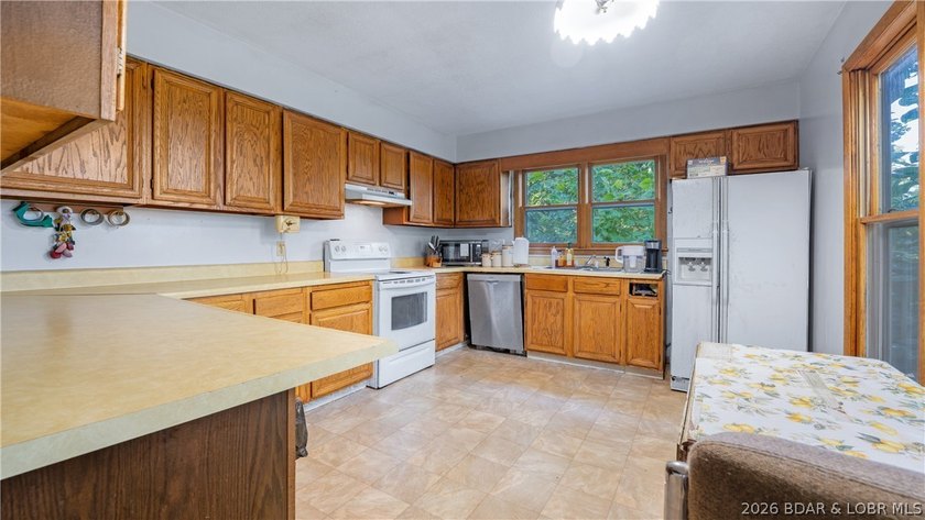 Opportunity awaits in the desirable Lakeview Acres Subdivision! - photo 8