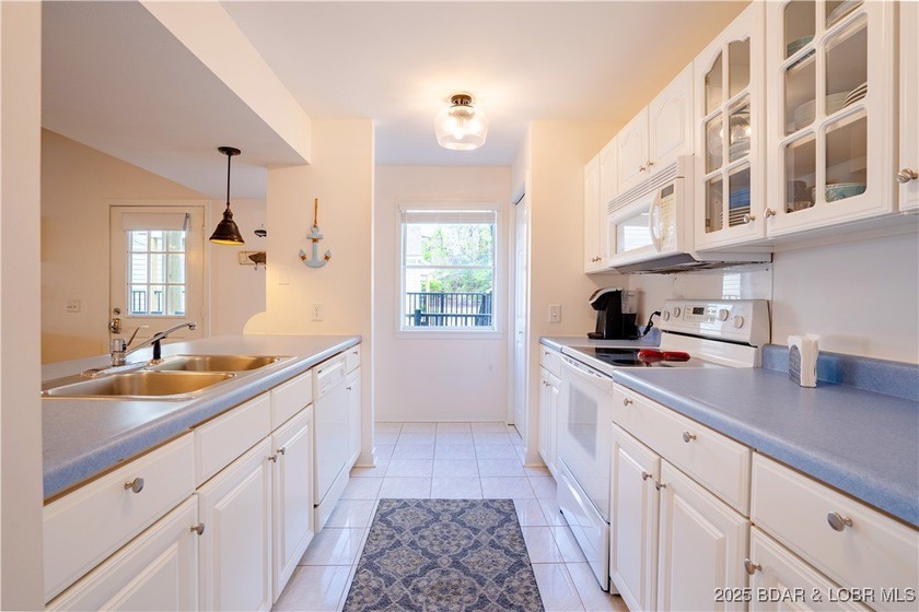 Experience the best of lakeside living in this unique property - photo 17