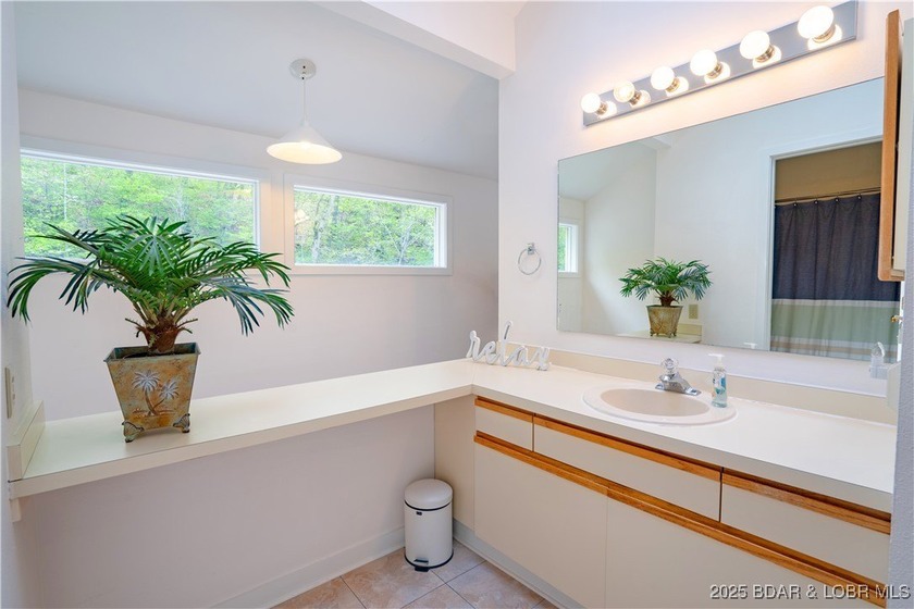 Experience the best of lakeside living in this unique property - photo 32