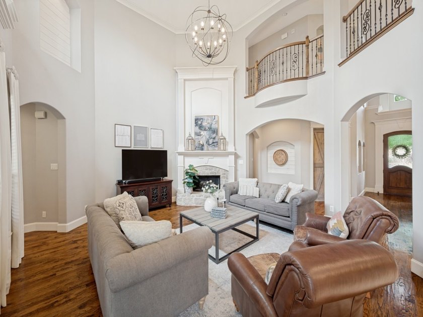 Beautifully appointed Newcastle home in sought-after Country - photo 11