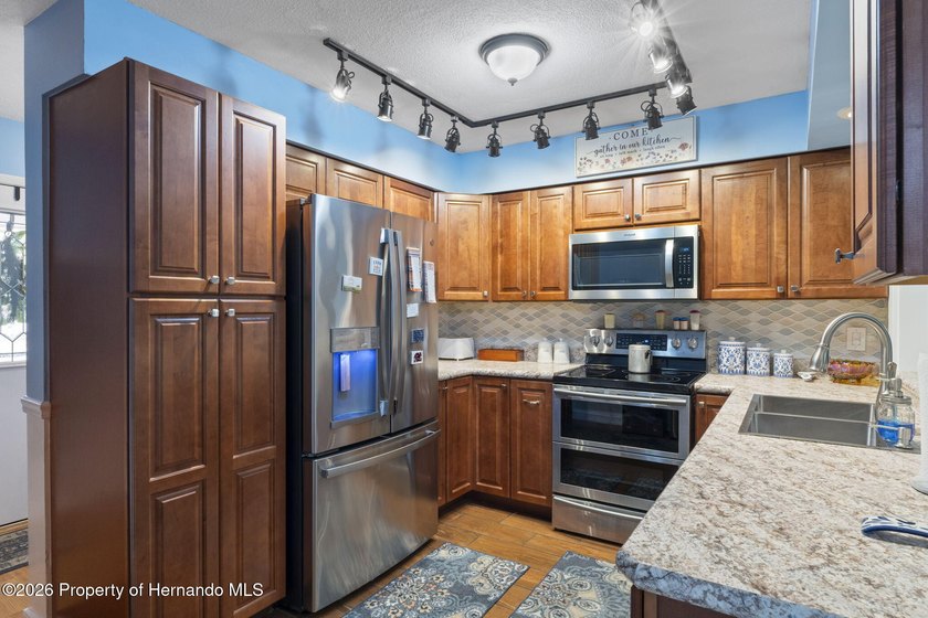 3/2/2 Home - NO HOA - NOT IN A FLOOD ZONE - BEAUTIFULLY - photo 14