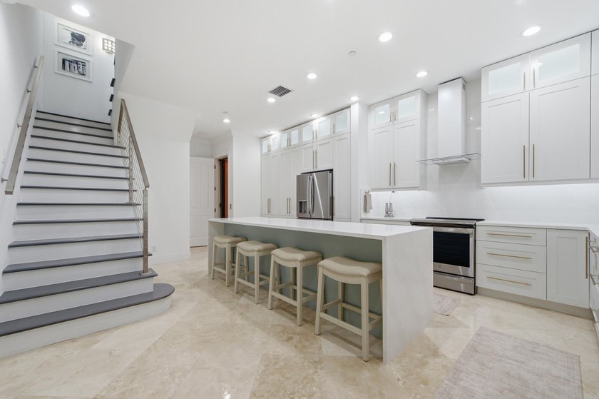 Beautiful 3-bedroom, 3.5-bath townhome on intercoastal located - photo 15