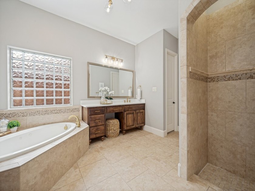 Beautifully appointed Newcastle home in sought-after Country - photo 21