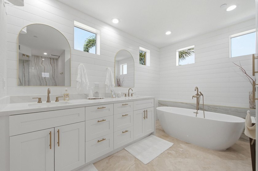 Beautiful 3-bedroom, 3.5-bath townhome on intercoastal located - photo 32