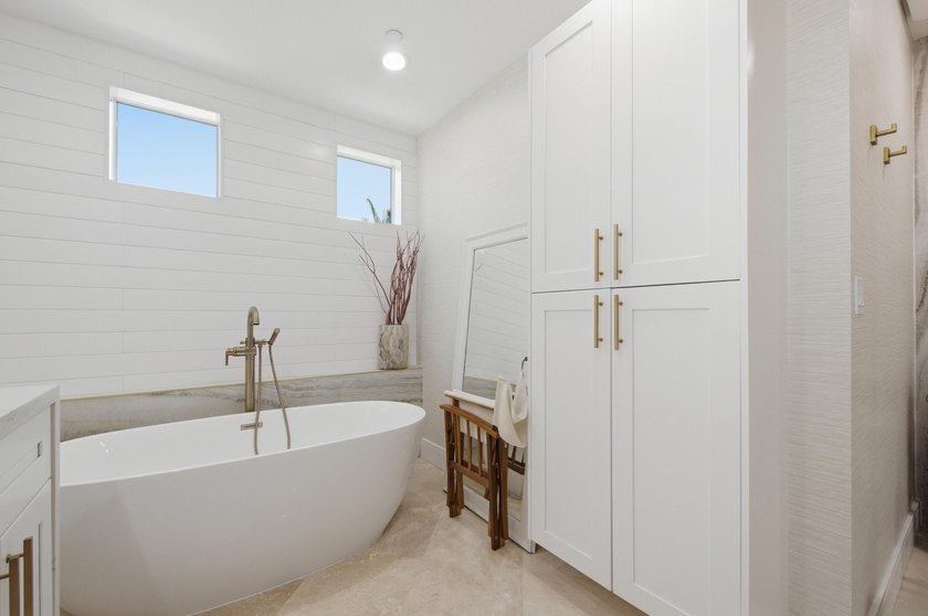 Beautiful 3-bedroom, 3.5-bath townhome on intercoastal located - photo 33