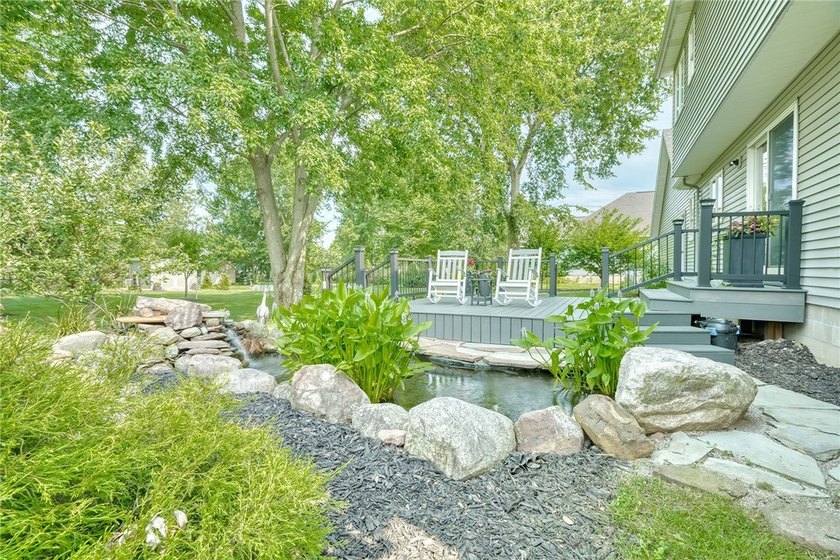 CURB APPEAL! A GREAT FRONT PORCH! A BACKYARD YOU'LL NEVER WANT - photo 40