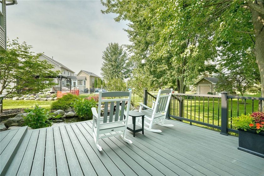 CURB APPEAL! A GREAT FRONT PORCH! A BACKYARD YOU'LL NEVER WANT - photo 41