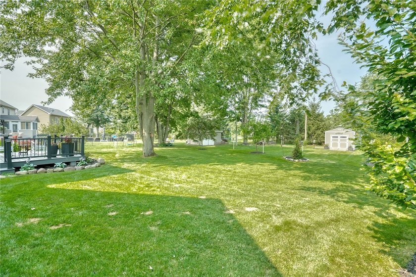 CURB APPEAL! A GREAT FRONT PORCH! A BACKYARD YOU'LL NEVER WANT - photo 43