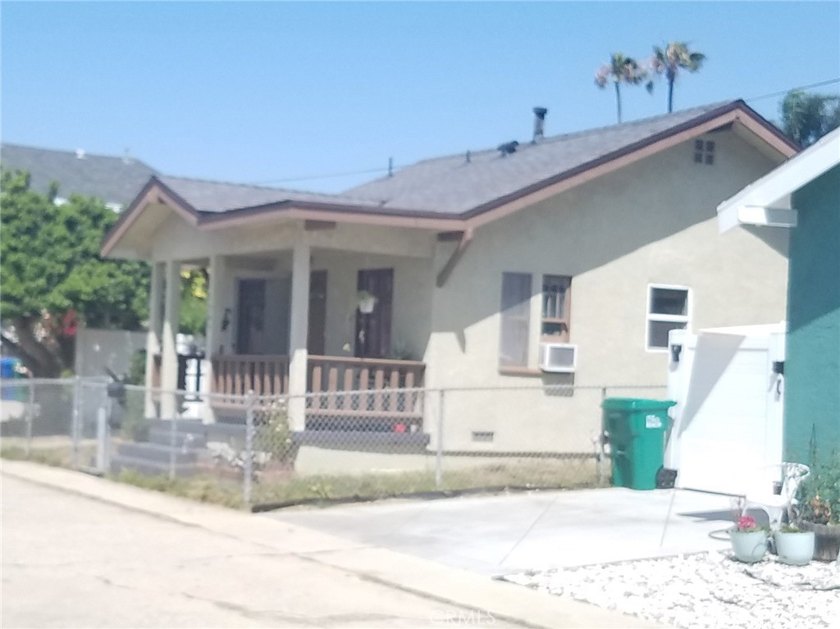 INVESTMENT OPPORTUNITY OR YOUR NEW HOME: This lovely 1923 - photo 3
