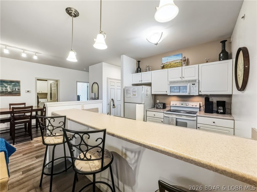 TOP floor end unit with main channel view! Comes with 12 x 32 - photo 4