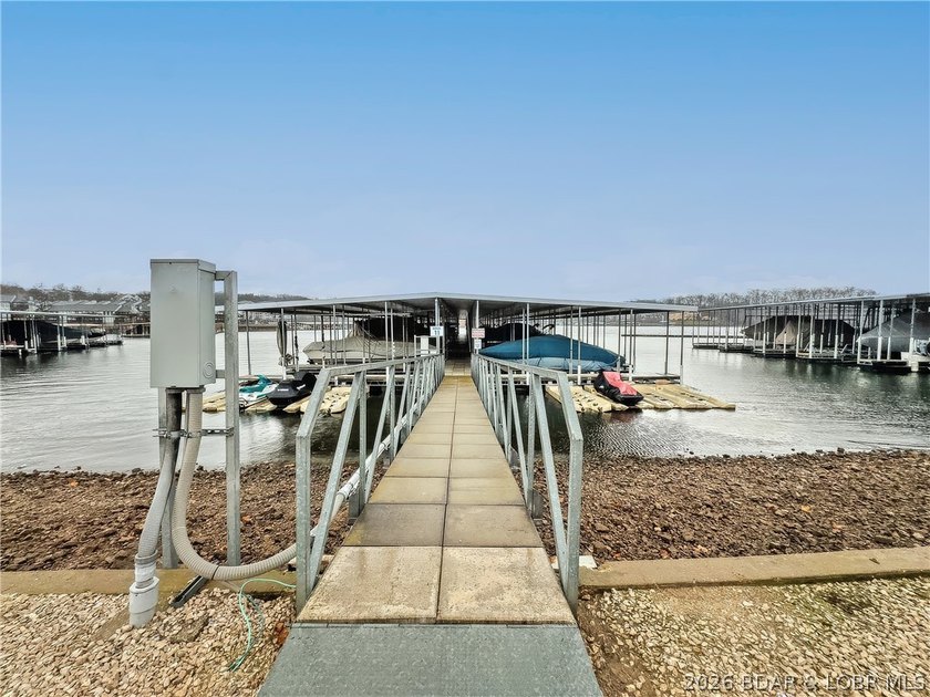 TOP floor end unit with main channel view! Comes with 12 x 32 - photo 8