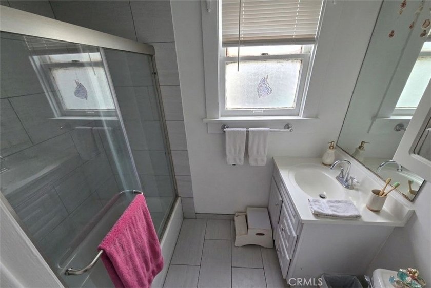 INVESTMENT OPPORTUNITY OR YOUR NEW HOME: This lovely 1923 - photo 9