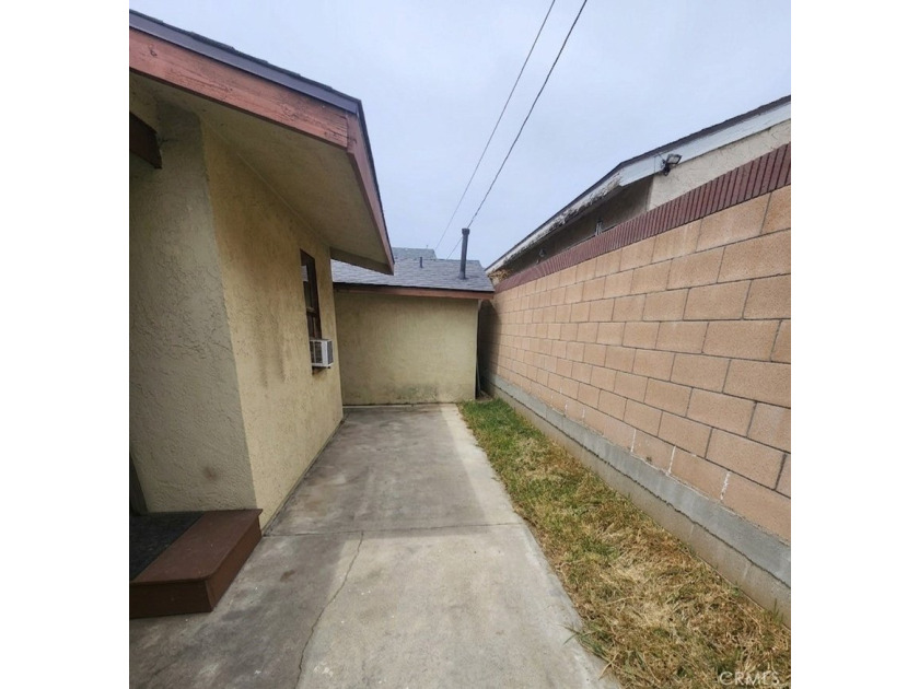 INVESTMENT OPPORTUNITY OR YOUR NEW HOME: This lovely 1923 - photo 10