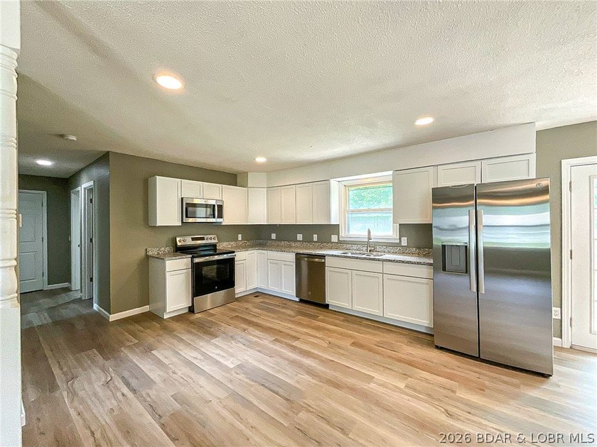 Renovated Ranch home in quiet location, last house on a dead end - photo 8