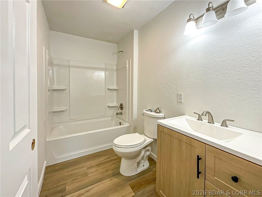 Renovated Ranch home in quiet location, last house on a dead end - photo 10