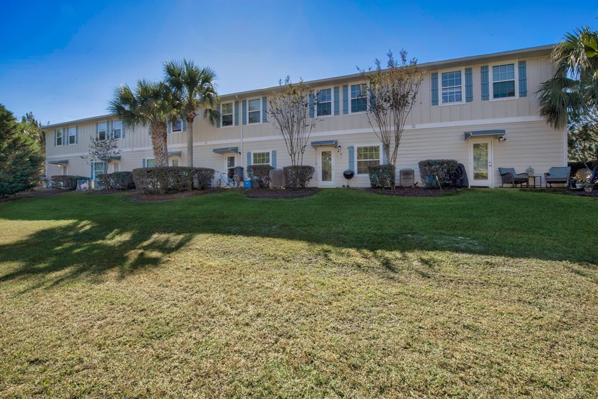 Spacious 3-bedroom, 2.5-bathroom townhome located just minutes - photo 3