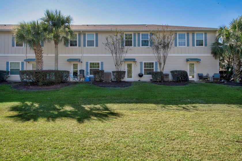 Spacious 3-bedroom, 2.5-bathroom townhome located just minutes - photo 4