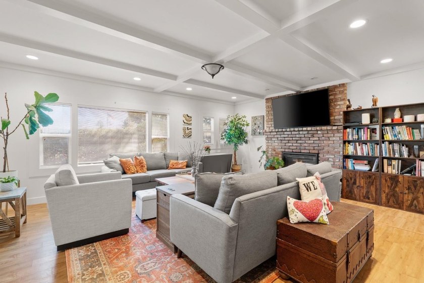 Turnkey multi-unit investment opportunity in a convenient - photo 12