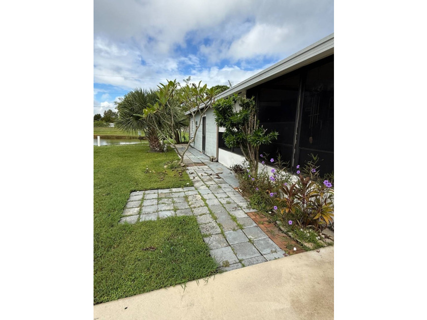Welcome to this beautifully maintained 2-bedroom, 2-bathroom - photo 3