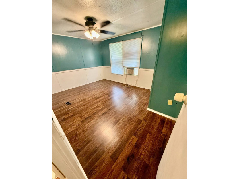 Welcome to this beautifully maintained 2-bedroom, 2-bathroom - photo 7