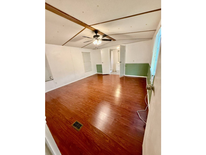 Welcome to this beautifully maintained 2-bedroom, 2-bathroom - photo 9
