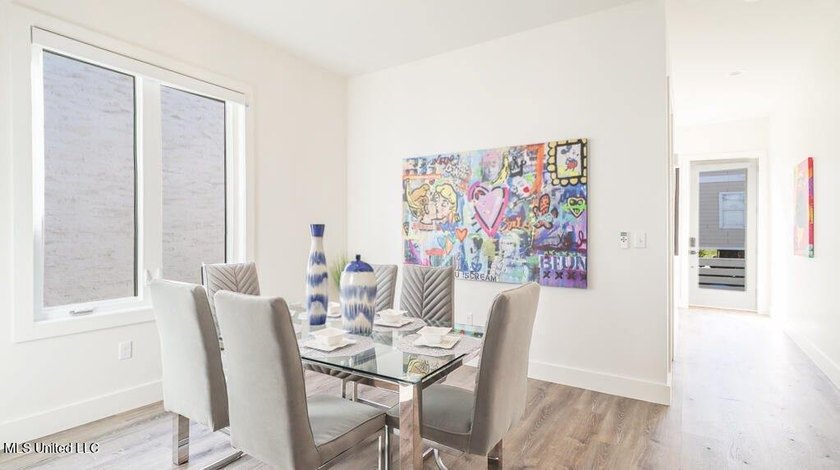 Being sold fully furnished!! Effortless Beachside Living in - photo 8