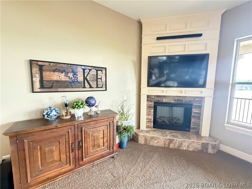 Lakefront living at its finest! Luxurious Setting with Stunning - photo 6