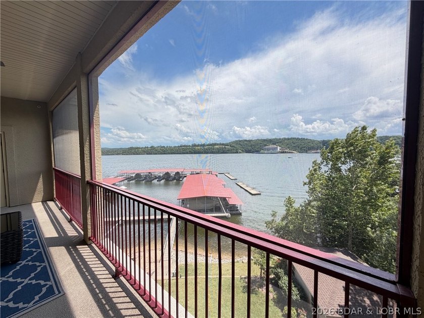 Lakefront living at its finest! Luxurious Setting with Stunning - photo 7