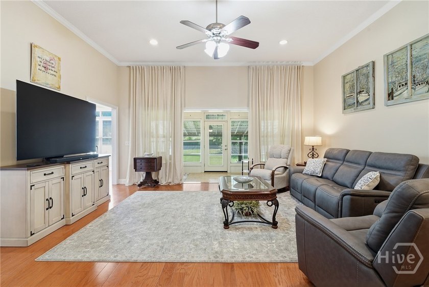 Location, location, location! Walk to the waterfront, marina - photo 11