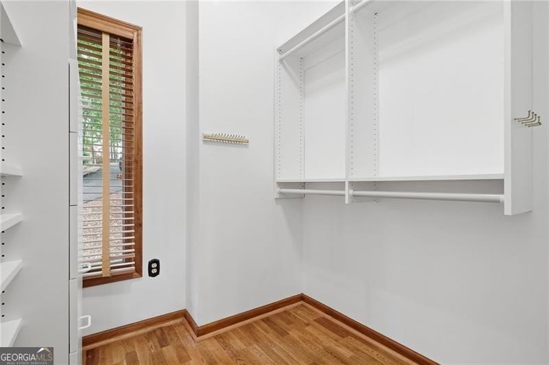 Well-appointed 4 BR &amp; 3.5 BATH design Executive home with an - photo 28