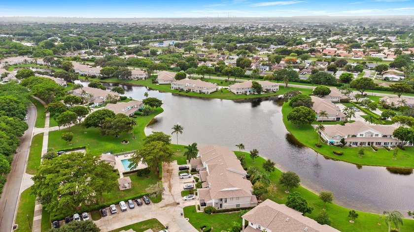 Experience a relaxing lifestyle with a beautiful lake view in - photo 29