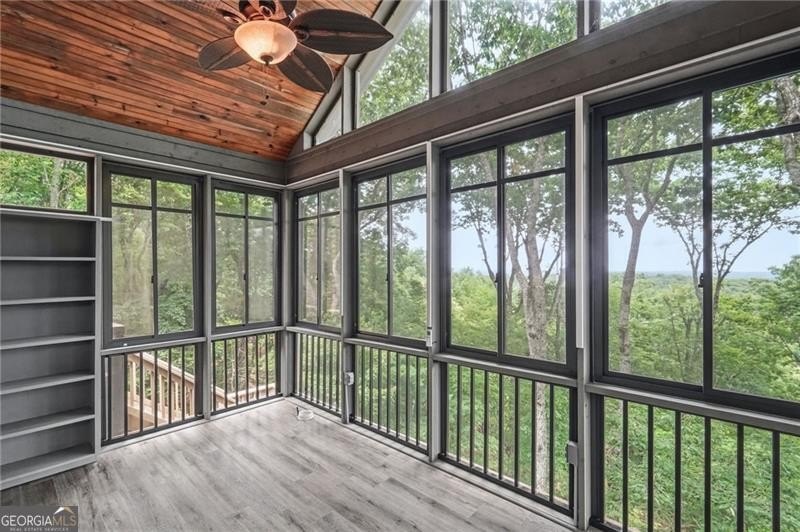 Well-appointed 4 BR &amp; 3.5 BATH design Executive home with an - photo 35