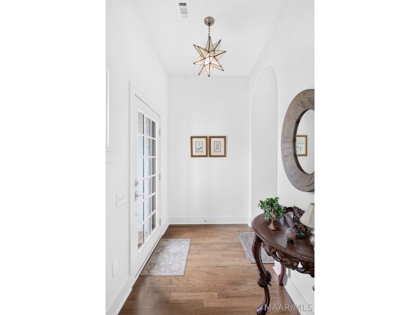 Experience luxury living in this one of a kind Ledbury in - photo 7