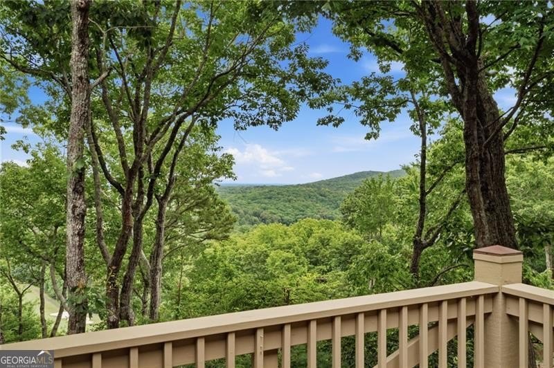 Well-appointed 4 BR &amp; 3.5 BATH design Executive home with an - photo 39